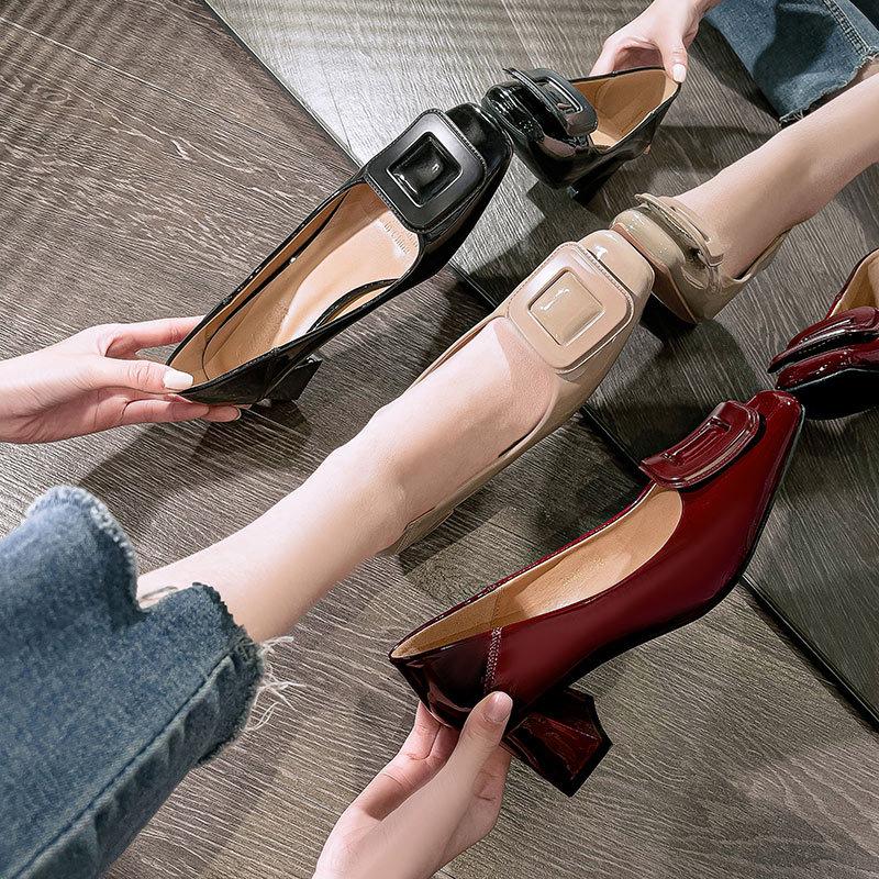 Square head shallow mouth single shoes women's middle heel 2025 new women's shoes spring and autumn French high heels thick heel red wedding shoes