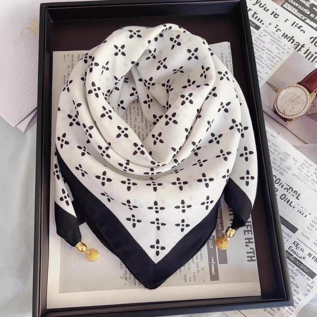 Women's Magnetic Buckle Neck Scarf - Lightweight, Comfortable Cotton, Versatile Style