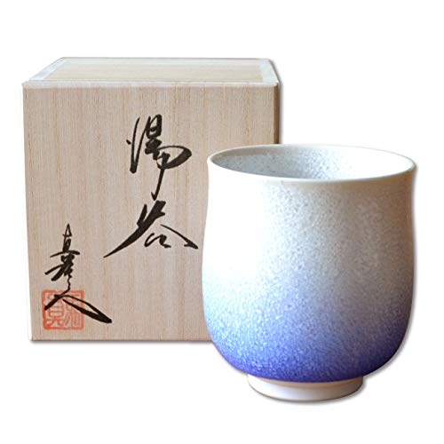 Arita ware teacup, indigo-dyed water drop design, presented in a lovely wooden gift box. Baba Shinemon kiln, Hasami ware, Saga Prefecture, large size.