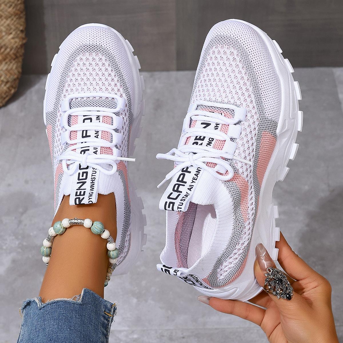 

Новые женские туфли - это спортивная обувь для отдыха на высокой подошве 43