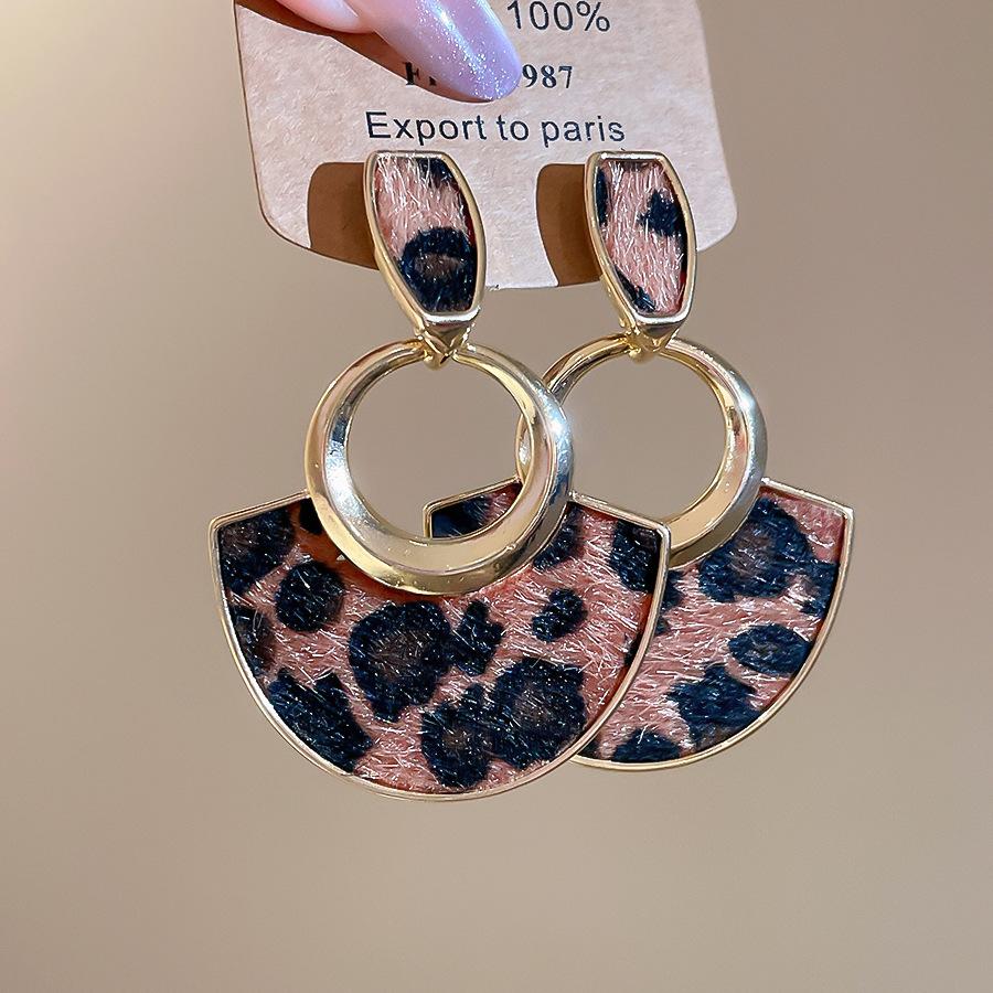 Silver Needle Autumn and Winter Retro Love Fan-shaped Leopard Print Earrings Light Luxury High-end Stud Earrings Niche Maillard Earrings