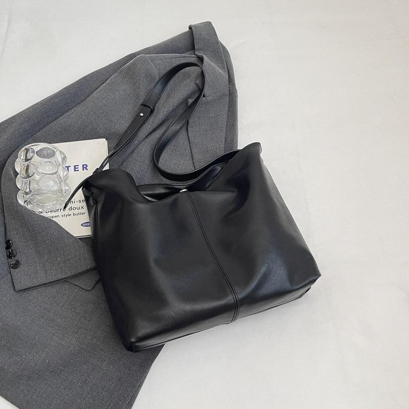 Autumn and winter casual retro soft leather multi-purpose shoulder bag women 2025 small fresh Korean version tote bag simple shoulder bag