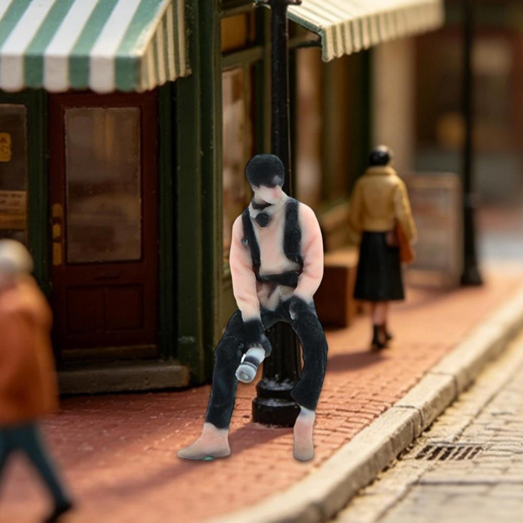1/64 Photographer Figure Model Collectible Railway Scene Micro Landscape Handpainted Resin Figurine Miniature Scene Hand Painted