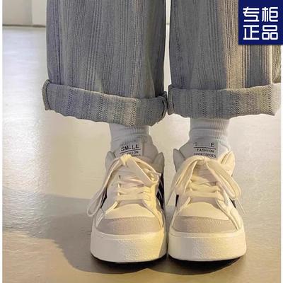 Petites chaussures blanches pour femmes ins tendance polyvalentes niche explosion 2025 printemps et automne nouvelles chaussures de skate décontractées étudiantes
