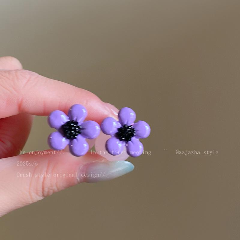 Silver needle color spray paint flower stud earrings simple, small and versatile high-end earrings fashionable small fresh and sweet earrings