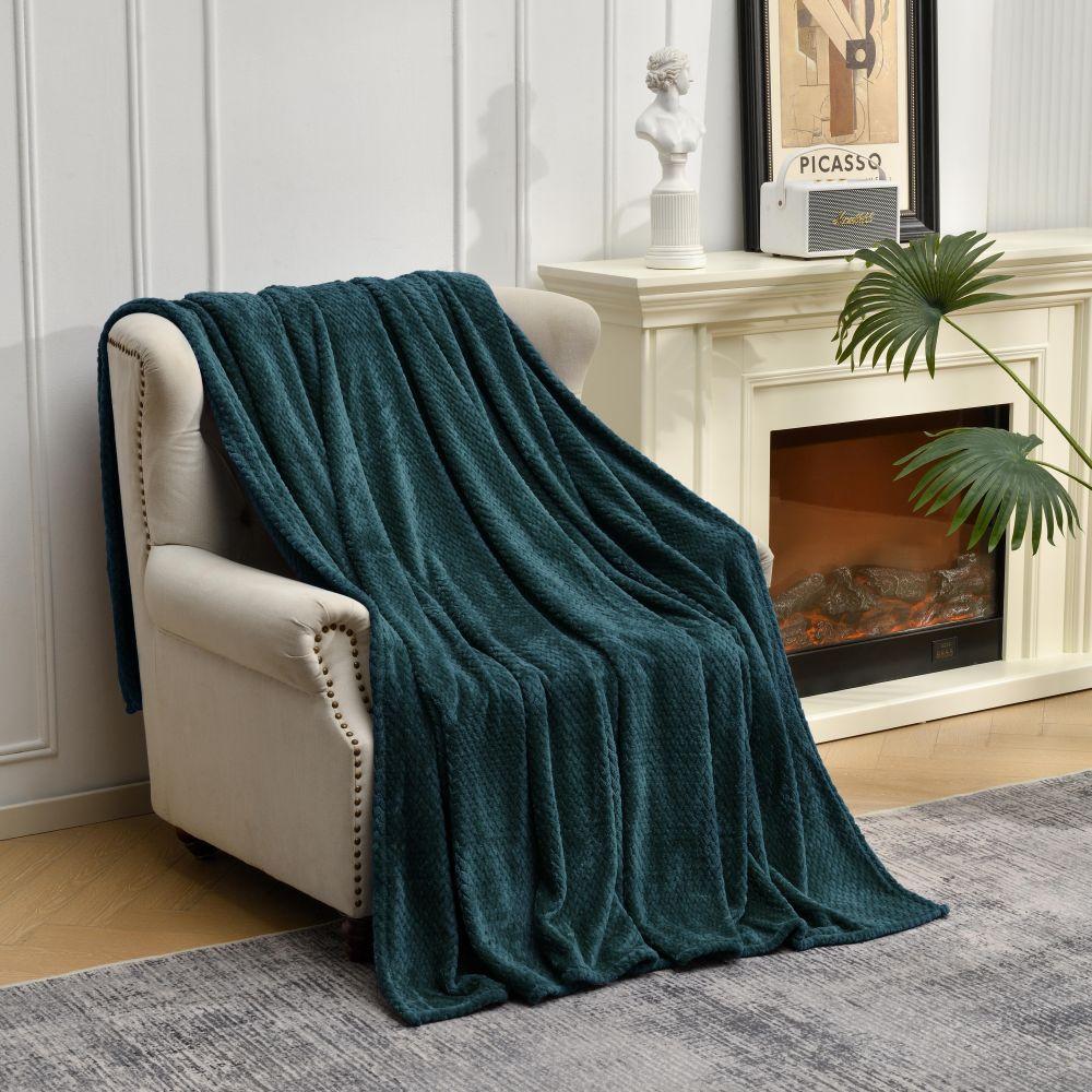 Soft Fleece Throw Blanket for Couch, Lightweight Plush Warm Blankets for Bed, Fuzzy Cozy Flannel Blanket Throw for Sofa, Travel