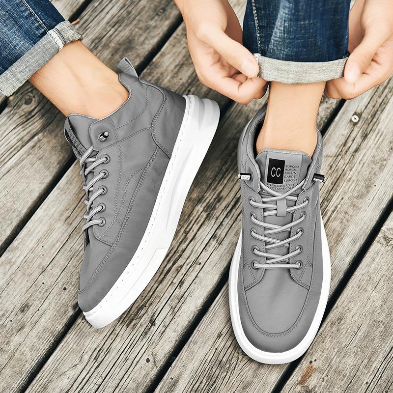 Spring and Autumn 2024 Men's New Ultra Light Versatile Casual Board Shoes Soft Sole Campus Style Student Sports Running Shoes