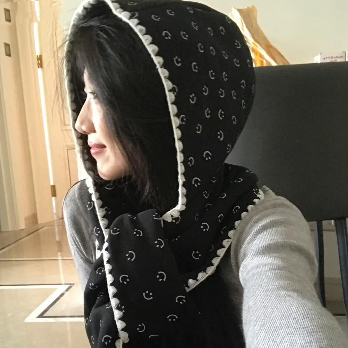 

Korean Version of Ins Smiley Scarf Hat One Piece Scarf Women Autumn and Winter Cape Shawl Outside with High End Pullover Hat One Size