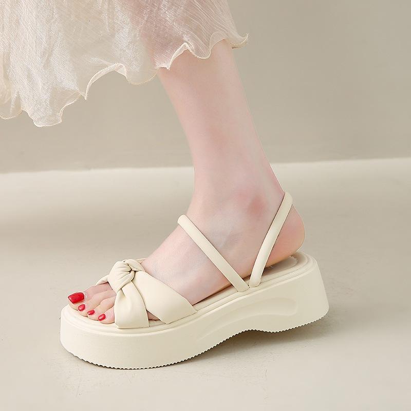 Stepping on shit feels soft-soled two wear cool slippers female 2025 new summer slippers outer wear fairy style with skirt beach shoes