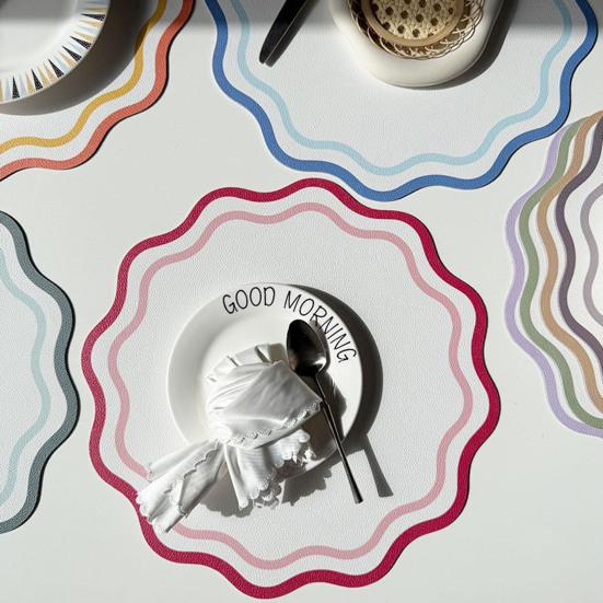 Gekräuselter runder Tischset Wasserdichtes Kunstleder-Tischset Elegante Hitzebeständige Esstischmatte für drinnen oder draußen Hochzeit Picknick