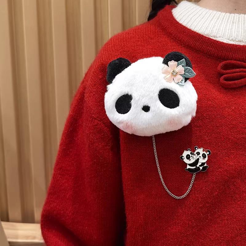 Adorable Red Panda Brooch: Cute Plush Backpack Pin for Students, Couples & Women - Perfect Birthday Gift