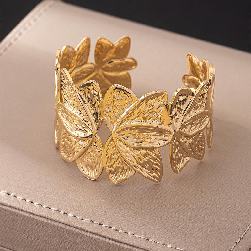 Trendy Leaf Design Bracelet for Women's Daily Wear