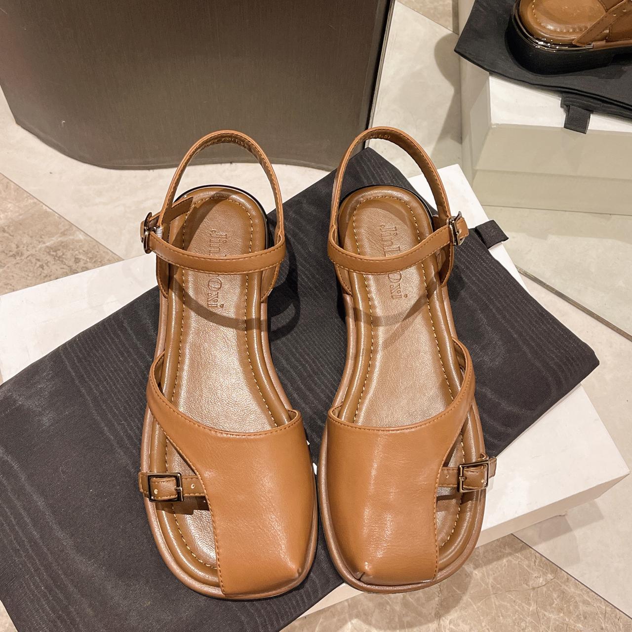 

Новые модные однотонные сандалии с ремешком на ремне и неглубокой подошвой, летние универсальные повседневные туфли в римском стиле с квадратным носком, изящные повседневные туфли 40 коричневый