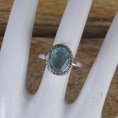 Prsteň s drahokamom modrý topás, Ručne vyrobený boho dizajnový prsteň, Prsteň s rodným kameňom, Strieborné šperky s príveskami, Výrazný prsteň, Prsteň zo striebra 925
