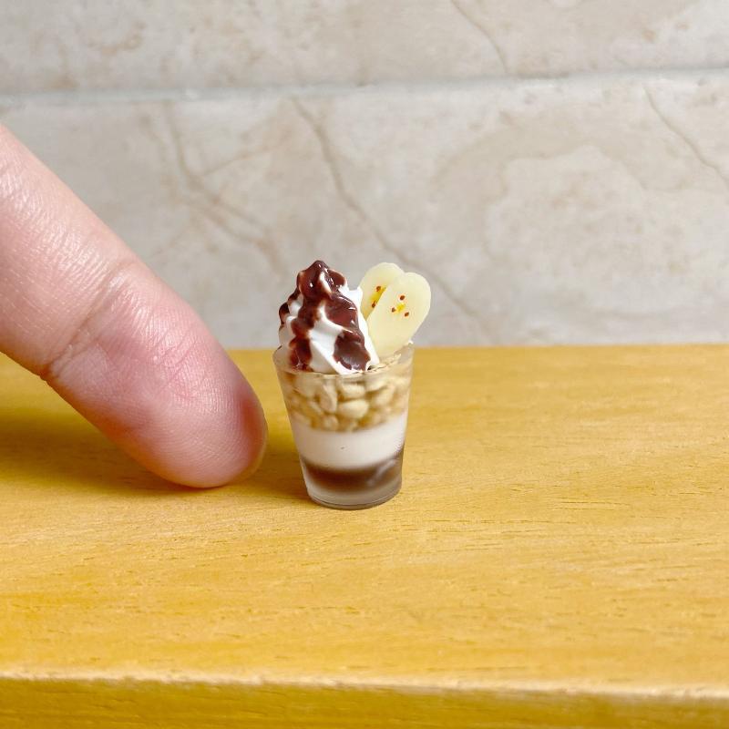 1Pcs Miniature Banana Pudding Dollhouse Mini Simulation Ice Cream Cup Model Toy For Doll Accessory Dessert Shop Decor Kids Gift