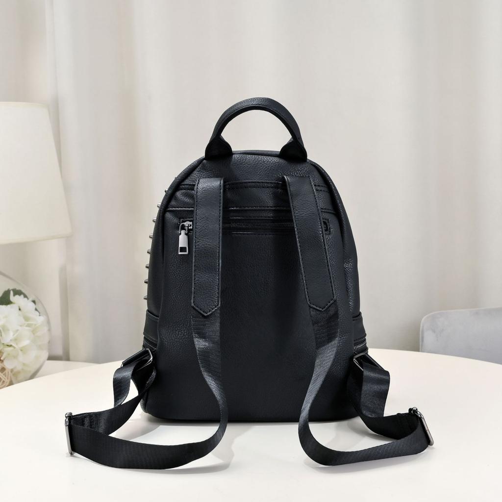 Classic New Versatile Soft Leather Rivet Skull European and American Style Women's Casual Large Capacity Backpack