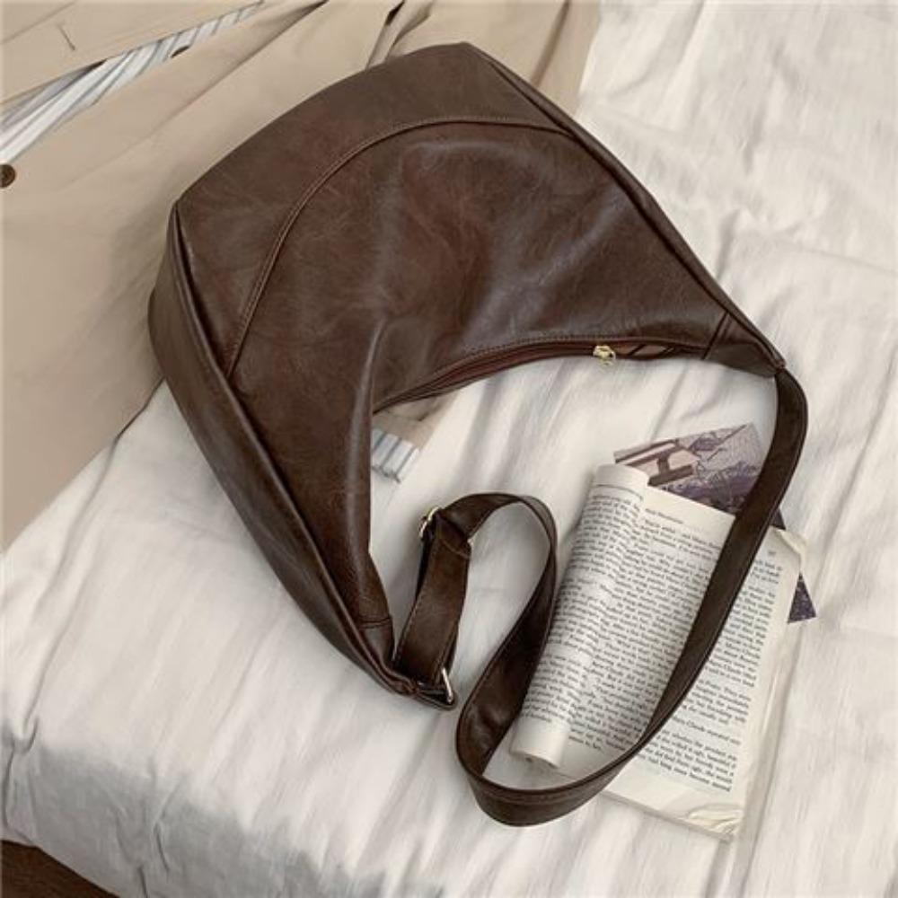 Casual large-capacity bag Autumn and winter female tide retro dumpling bag Korean versatile messenger saddle bag