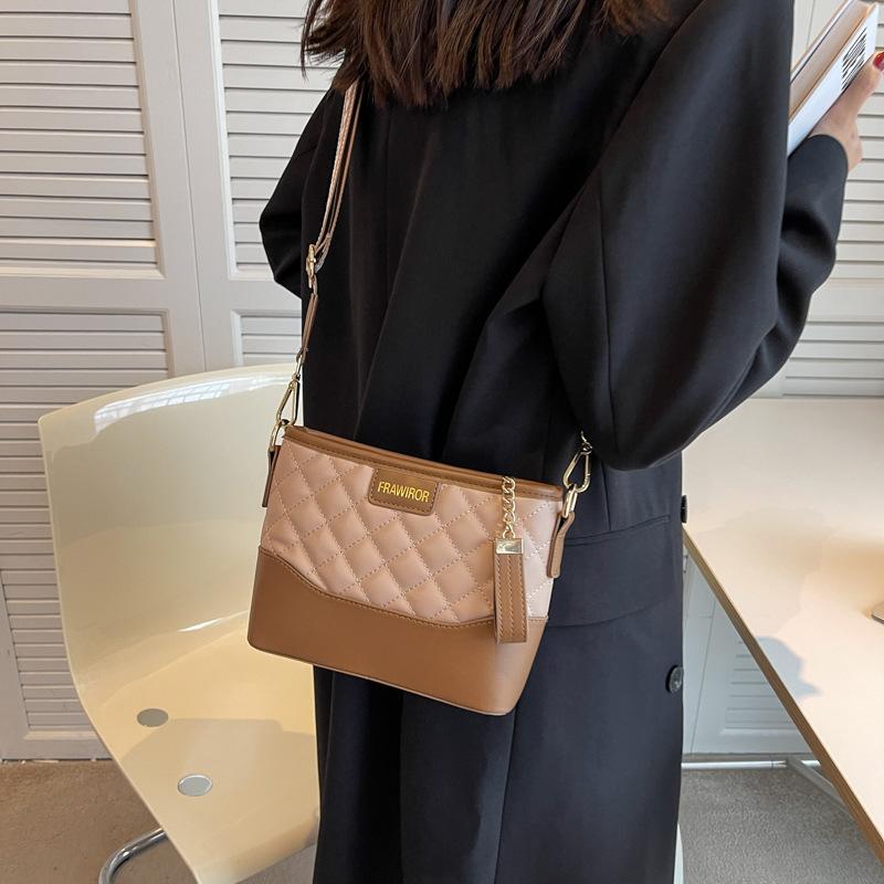 This year's popular bag women's 2025 new trendy rhombus embroidered thread shoulder bag versatile atmospheric messenger bag bucket bag