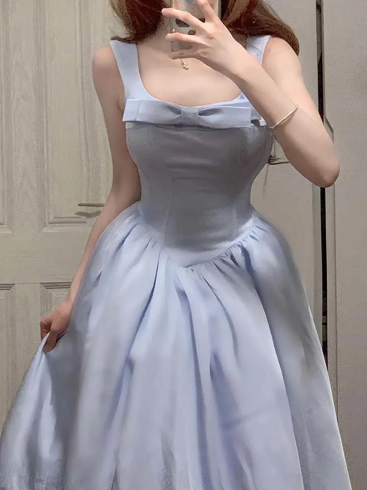 Francouzské růžové preppy večerní šaty áčkového střihu se čtvercovým výstřihem a vysokým pasem