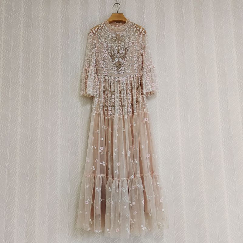 

Широкий подол Газовое платье с вышивкой бисером и пайетками, рукава-колокольчики Picture Color 3XL