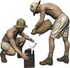 Royal Model 1/35 Zweiter Weltkrieg Deutsches Afrikakorps Batteriewartungssoldaten Set (2 Figuren) Harzbausatz RM1083 (Soldat)