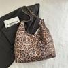 Casual Literary Velvet Bread New Fashion Leopard Print Handbag Simple Contrasting Color Shoulder Women's Bag