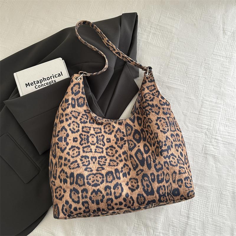 Casual Literary Velvet Bread New Fashion Leopard Print Handbag Simple Contrasting Color Shoulder Women's Bag