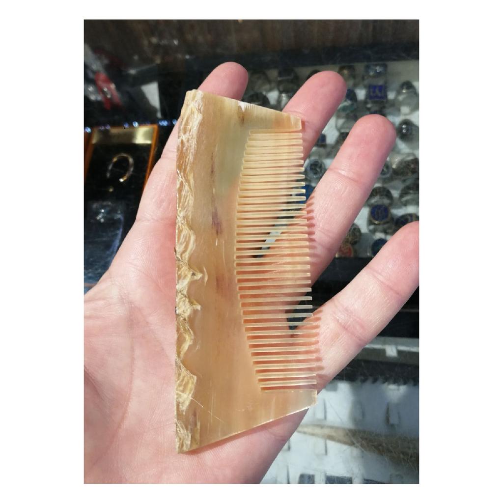 Bone Comb Beran Horn vyživuje pokožku hlavy a vytváří keratinový efekt