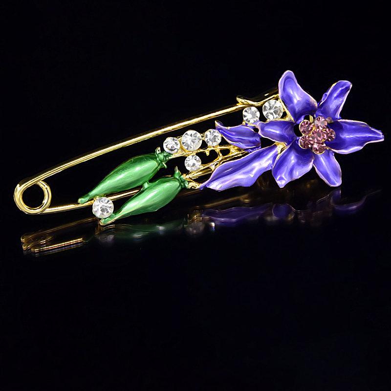 Elegant Tulip Flower Oil Painting Brooch: Versatile Pin for Dress, Scarf, or Sweater