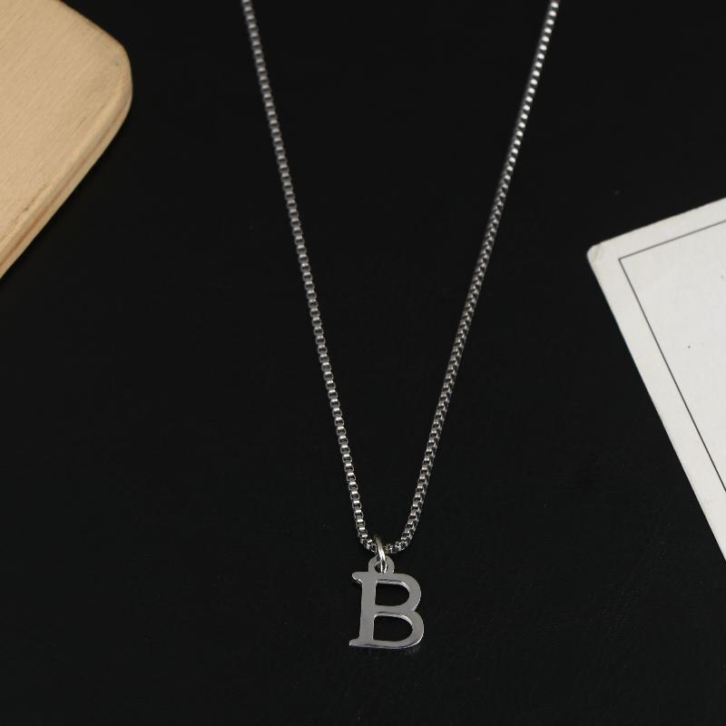 Naszyjniki z wisiorkami z literami A-Z Stal nierdzewna Prosty naszyjnik Stylowy Dla Kobiet Mężczyzn Codzienna biżuteria Prezenty