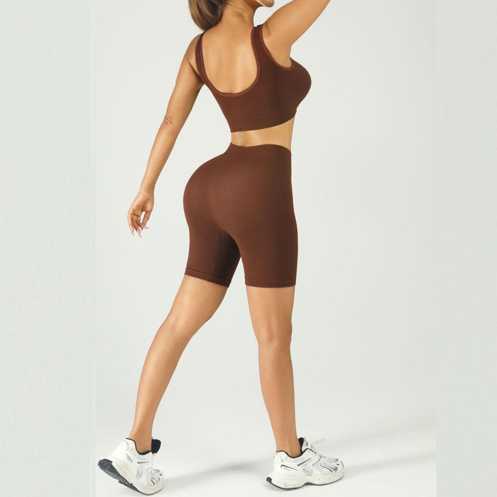 Seamless High-Elastic Yoga Set: Square Neck Vest & Peach-Contour Shorts