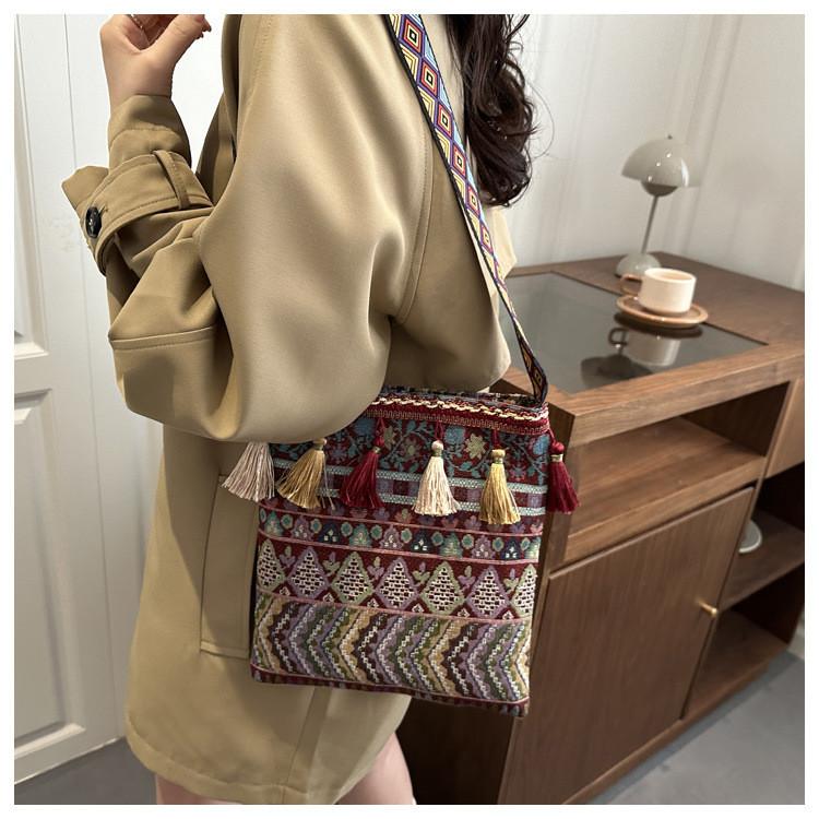 Ethnic Style Shoulder Bag For Women With Woven Fabric And Tassel Decoration For Daily Use