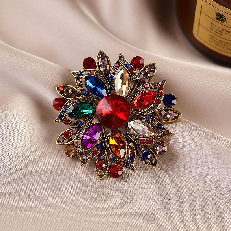 Flower Alloy Brooch with A Sense of High-end, Light Luxury, Rhinestone and High-end Brooch for Women