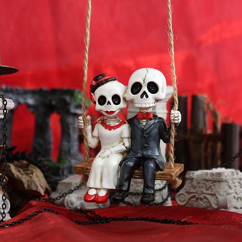 Swing Skeleton Couple Garden Statue Outdoor Halloween Decor, Cute Skull Figurine Resin Sculpture Tree Hanging Ornaments