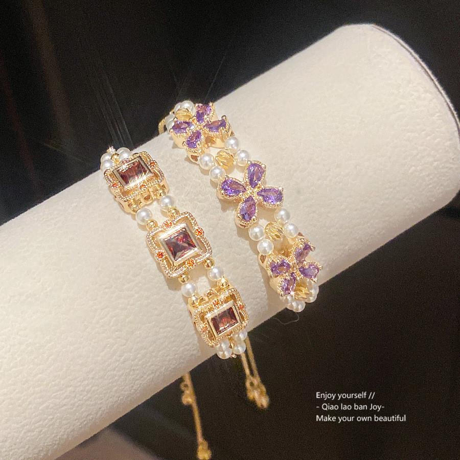 Retro Floral Copper Bracelet With Sparkling Zircon In Elegant Gift For Women