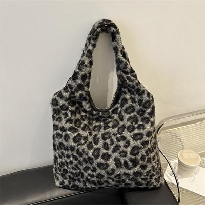 Ins mädchen große kapazität tragetasche 2025 herbst und winter neue mode plüsch leopardenmuster einzelne schulter achselhöhle trendtasche