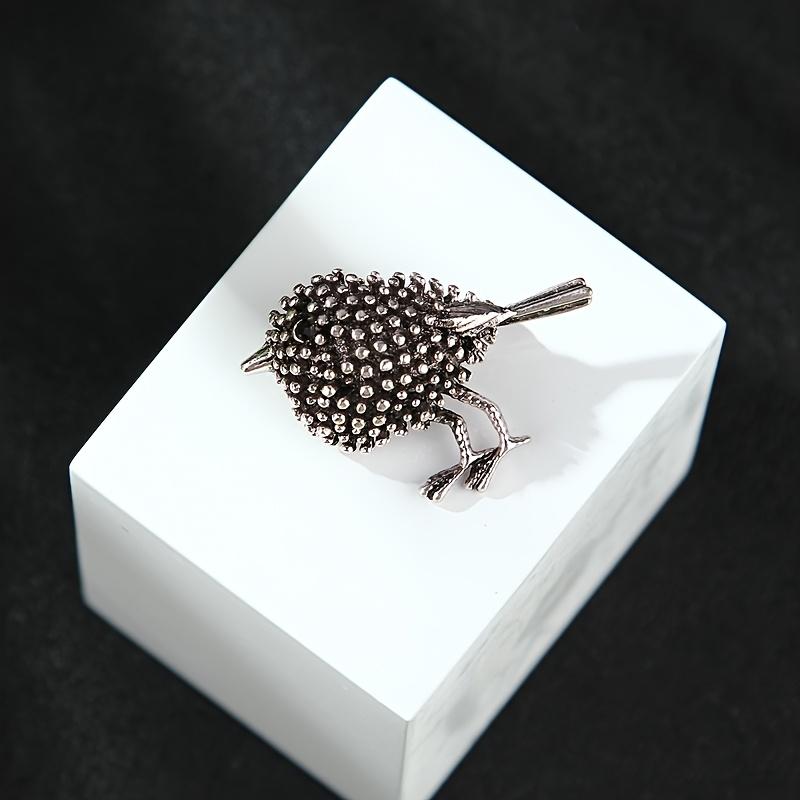 Brooch for Women and Men - Vintage Cute Badge, Guns Metallic, Elegant Accessories for Everyday and Formal Settings - Perfect Gift for Bird Lovers