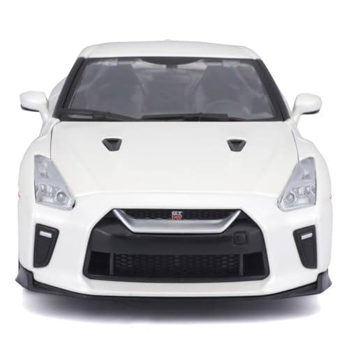 Bburago 1/24 Scale Nissan GT-R 2017 Diecast Model Car (White)