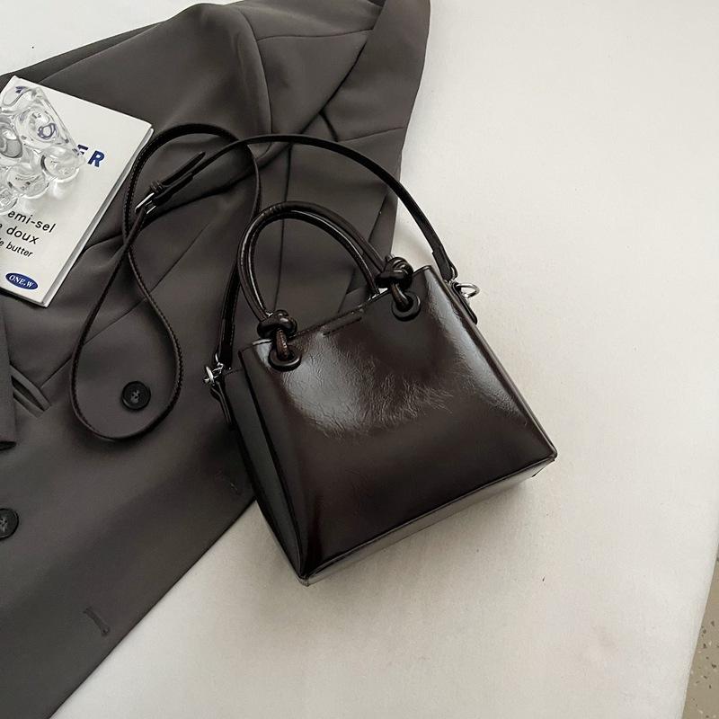 

Retro portable vegetable basket bag women s autumn and winter 2025 new trendy fashion Korean small tote bag versatile messenger bag 19*7*16