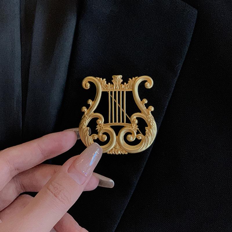 

2pcs Vintage Golden Harp Brooch Musical Suit Pin For Cardigan Sweater Retro Gift Items