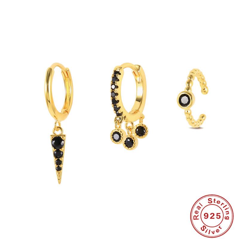 A Set Of Three 925 Silver Earrings, A Set That Saves Worry And Time, And Is Matched With Earrings For Daily Commuting.