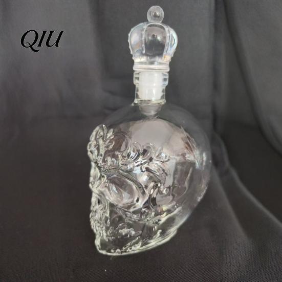 Barware Skull Decanter Whiskey Decanter, 500ml Gothic Glass Bottle with Stopper, Halloween Spirit Dispenser for Home Bar, Creepy Liquor