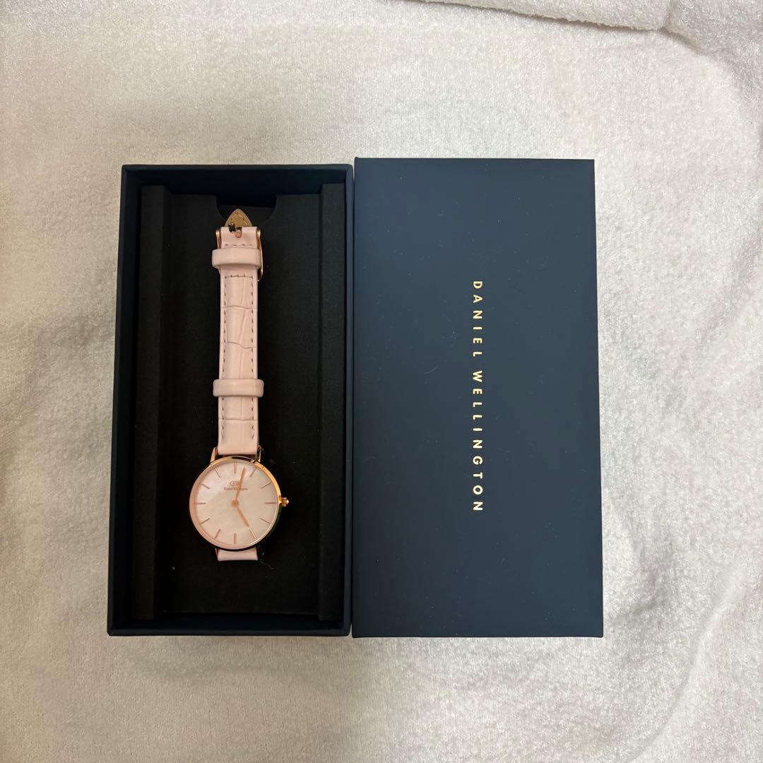 Used DANIEL WELLINGTON pink leather watch