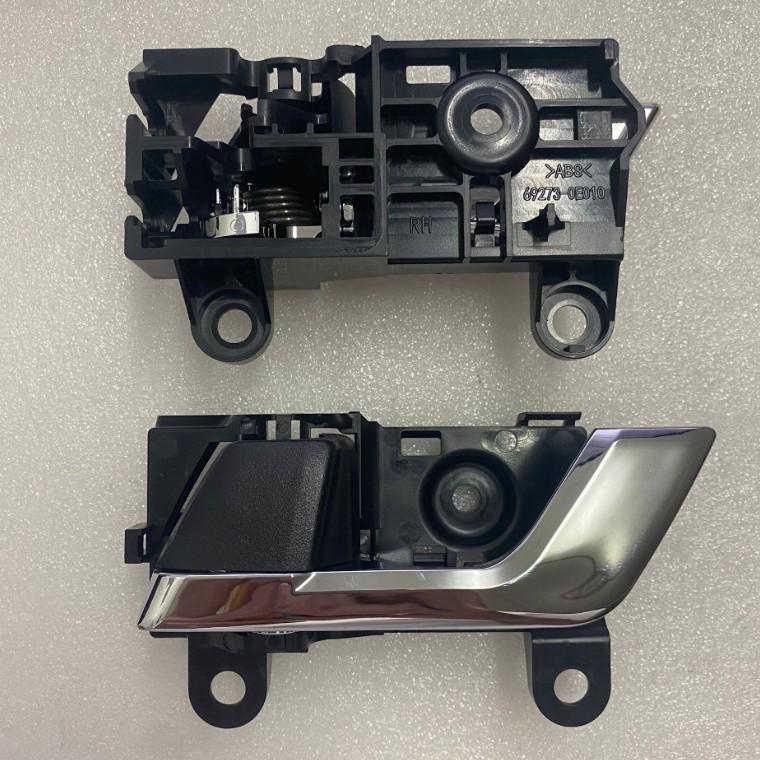 Compatible Interior Door Handle for Reiz 06-10/Highlander/New Crown (69206-0E020/69206-0N010)
