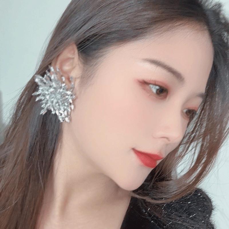 Pinkdudu Vintage Exaggerated Large Flower Fringe Zinc Alloy Earrings Fashion Trendy Gold Plated Stud Earrings Women PD2262