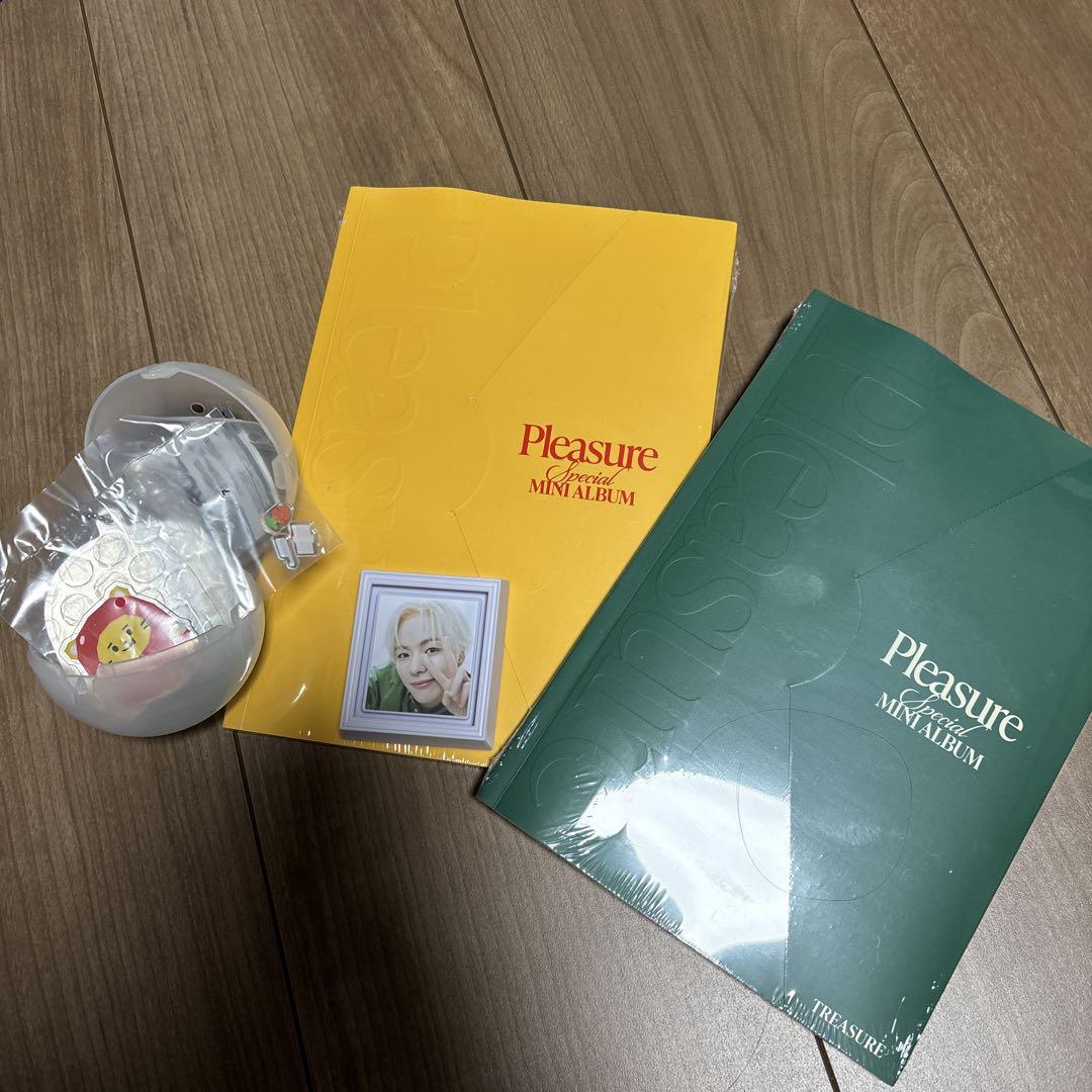 

[USED] TREASURE Pleasure mini album + acrylic charm