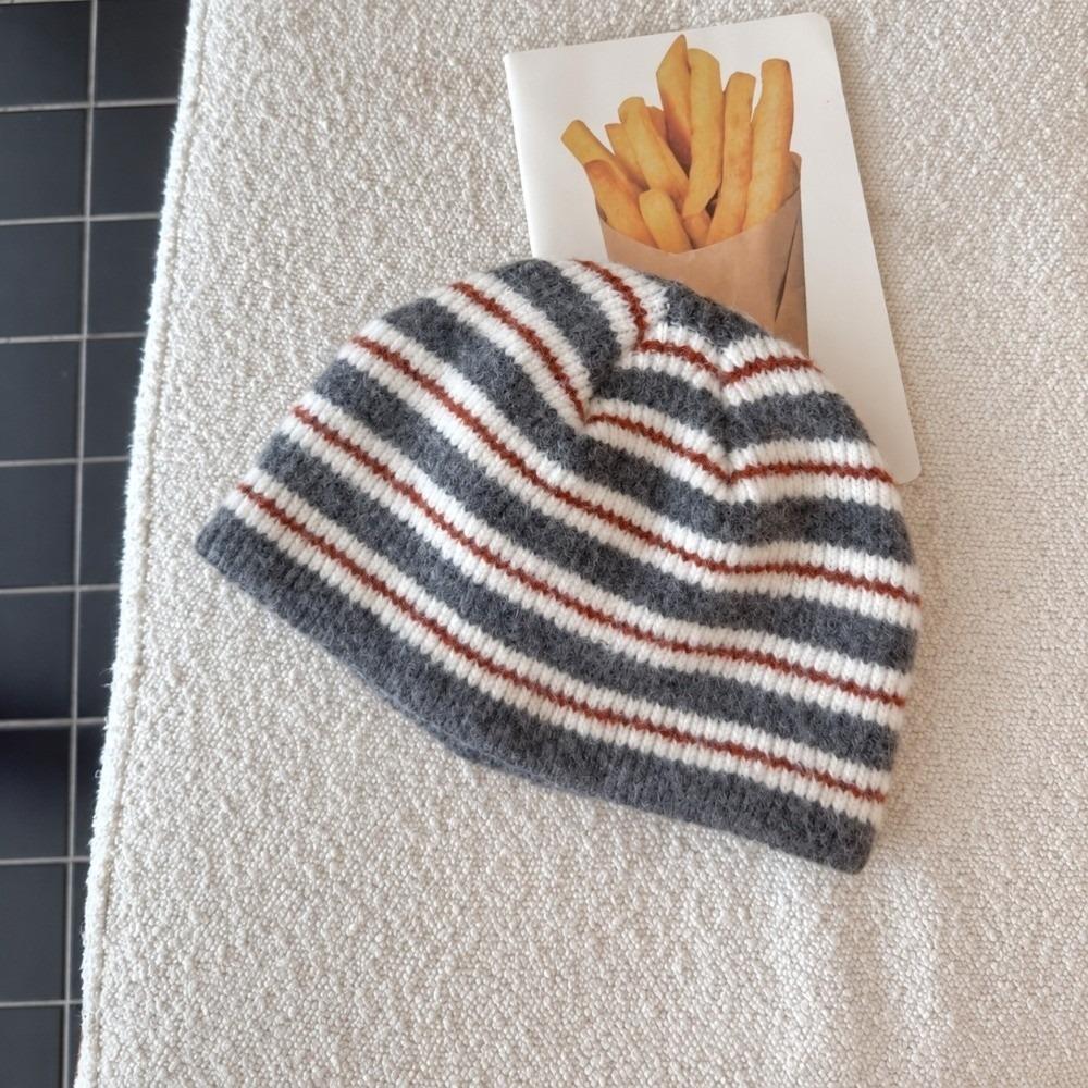56-58cm Size Stripe Knitted Beanie Hat Polyester Soft Cold Proof Hat Warm Winter Beanie  For Women
