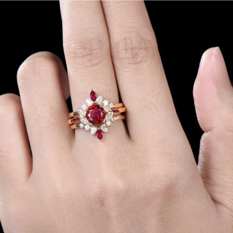 Hot-selling 18k Pigeon Blood Red Ring In Europe and America, Female, Sunflower-shaped 2-carat Red Mozzarella Ring