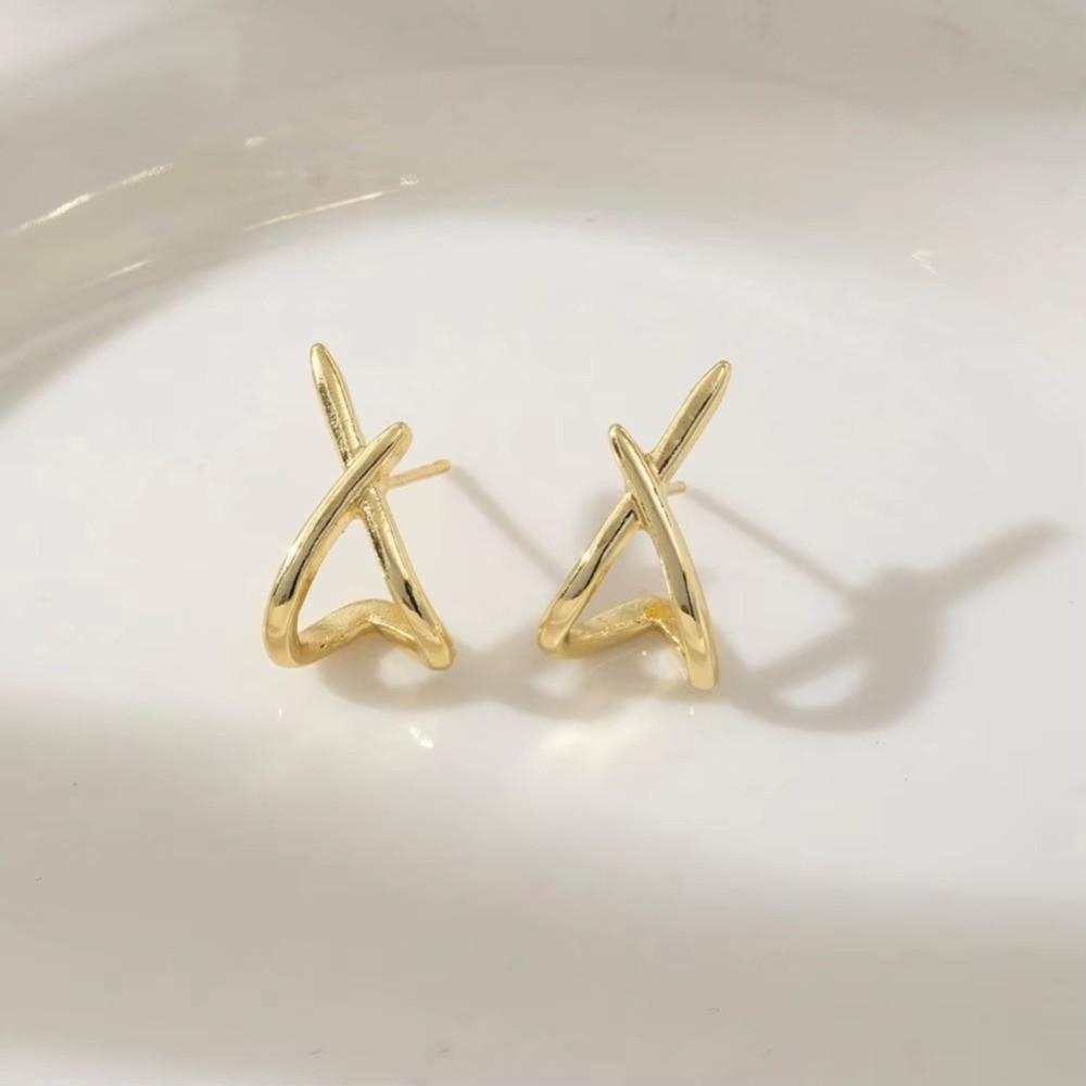Elegant Gold Pearl Earrings Gentle White Hollow Out Cross Stud Earrings Alloy Ear Accessory Holiday Gift