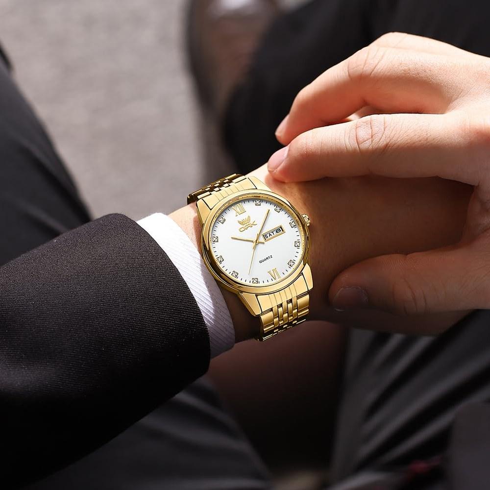 Generic Men's Quartz Watch with Calendar Diamond Index Round Face 40mm Stainless Steel Water Resistant Gold